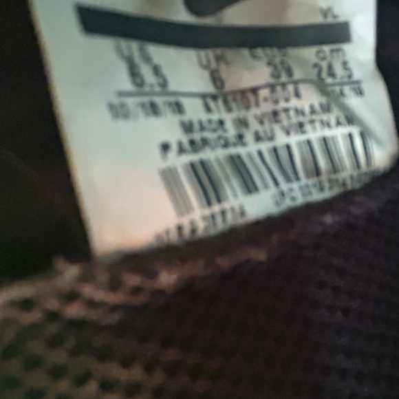 Adidas Soccer Cleats size 6.5 US. Like New - Picture 5 of 7